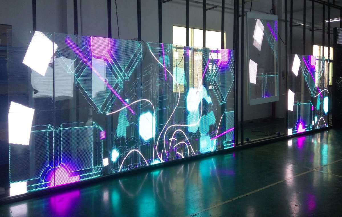 Màn hình LED trong suốt tường kính tạo điểm nhấn nổi bật cho không gian thiết kế 