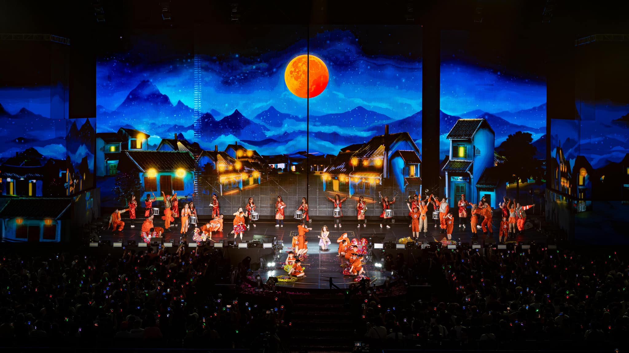 Màn hình LED trong suốt ứng dụng trong Concert Hoàng Thùy Linh