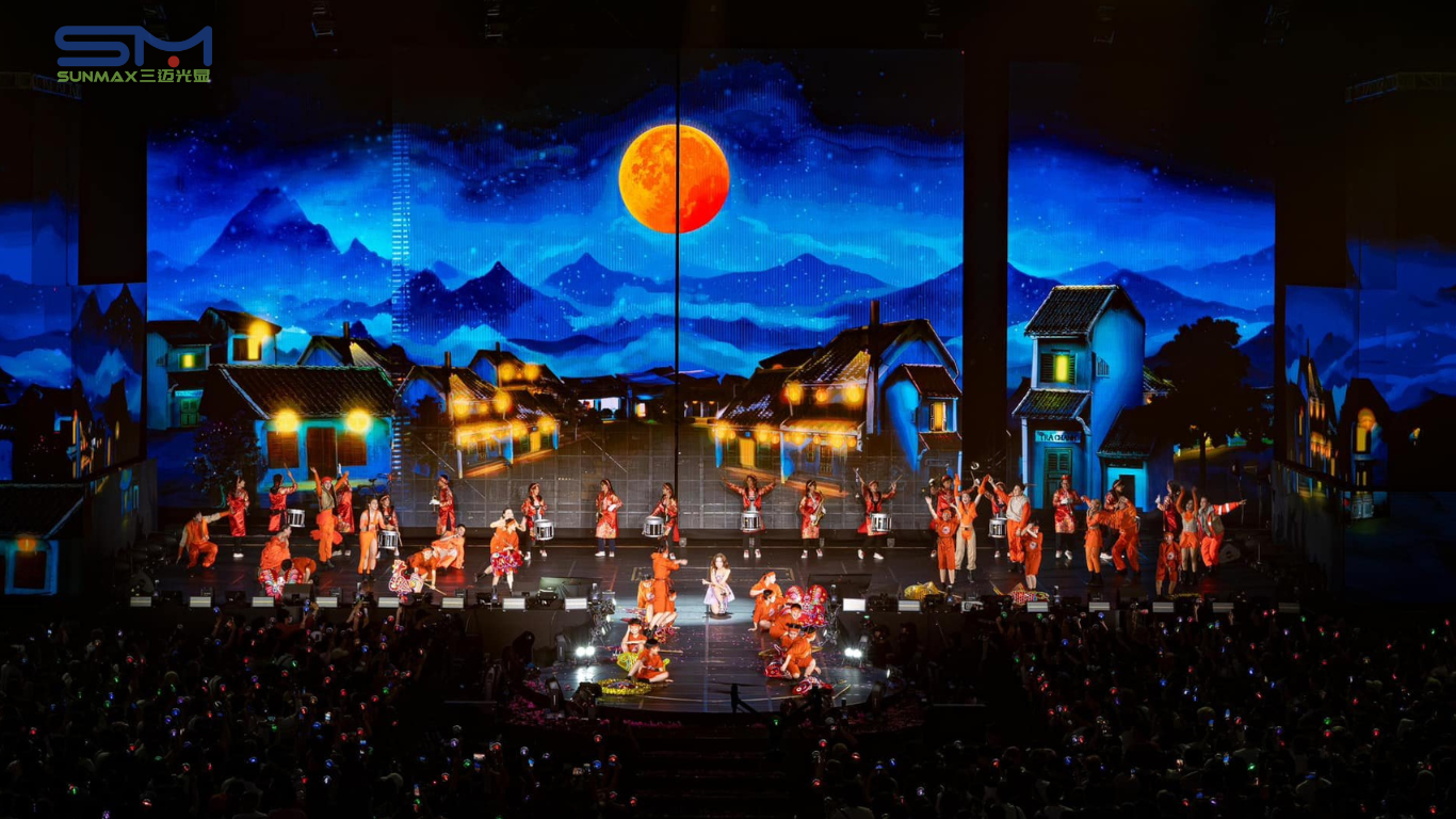 Concert đầu tiên sau 13 năm hoạt động nghệ thuật của Hoàng Thùy Linh diễn tối 29/9 tại nhà thi đấu Phú Thọ (TP. Hồ Chí Minh) sử dụng màn hình LED trong suốt.