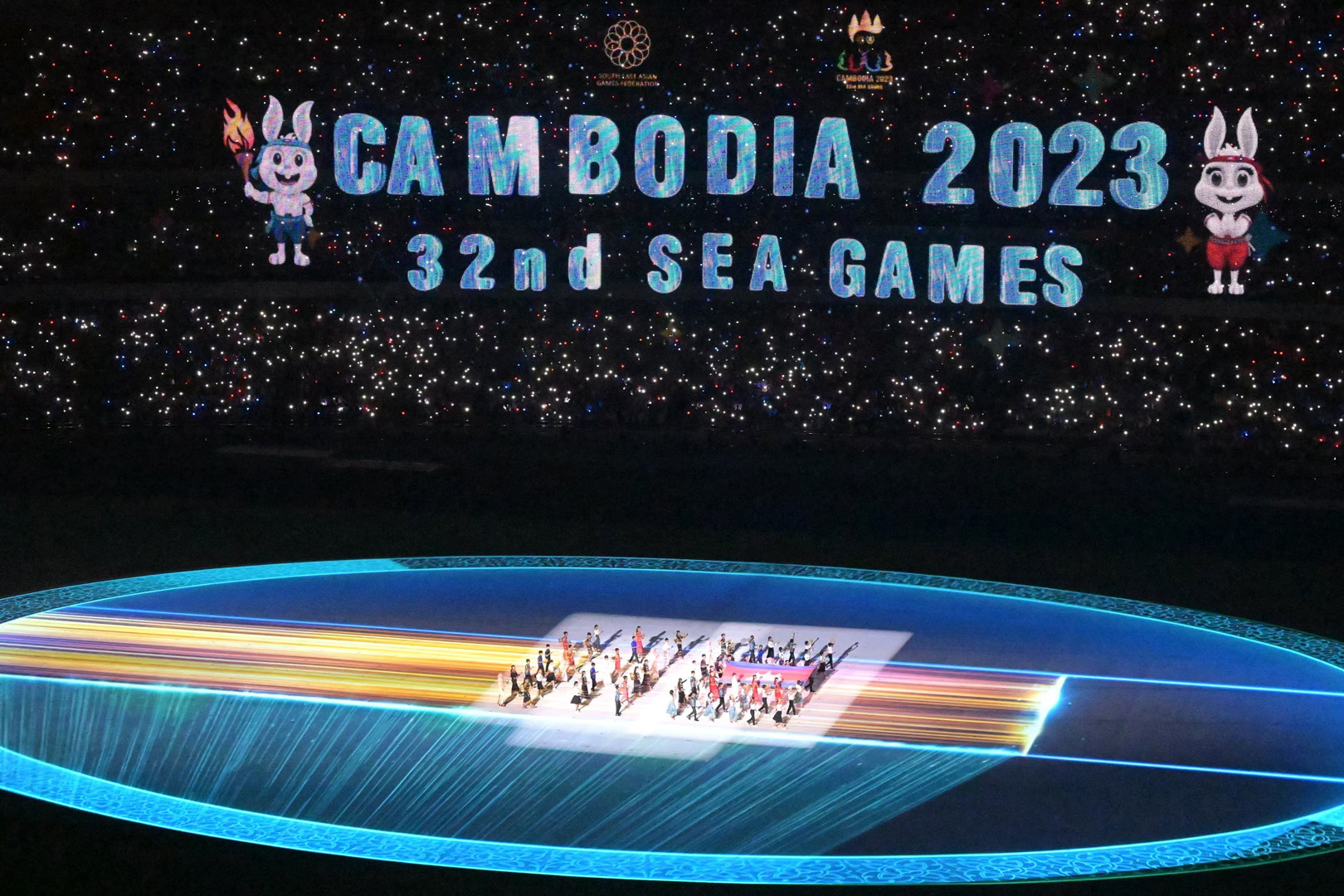 Màn hình LED trong suốt tại sự kiện bế mạc SEA Game 32
