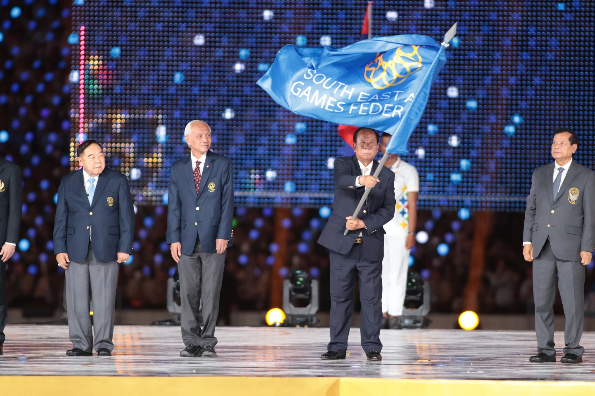 (Nghi thức chuyển giao cờ Liên đoàn Thể thao Đông Nam Á cho Thái Lan, nước chủ nhà của SEA Games 33)