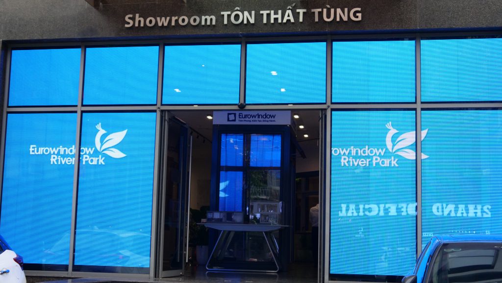 Màn hình LED trong suốt của Sunmax tại Showroom Eurowindow