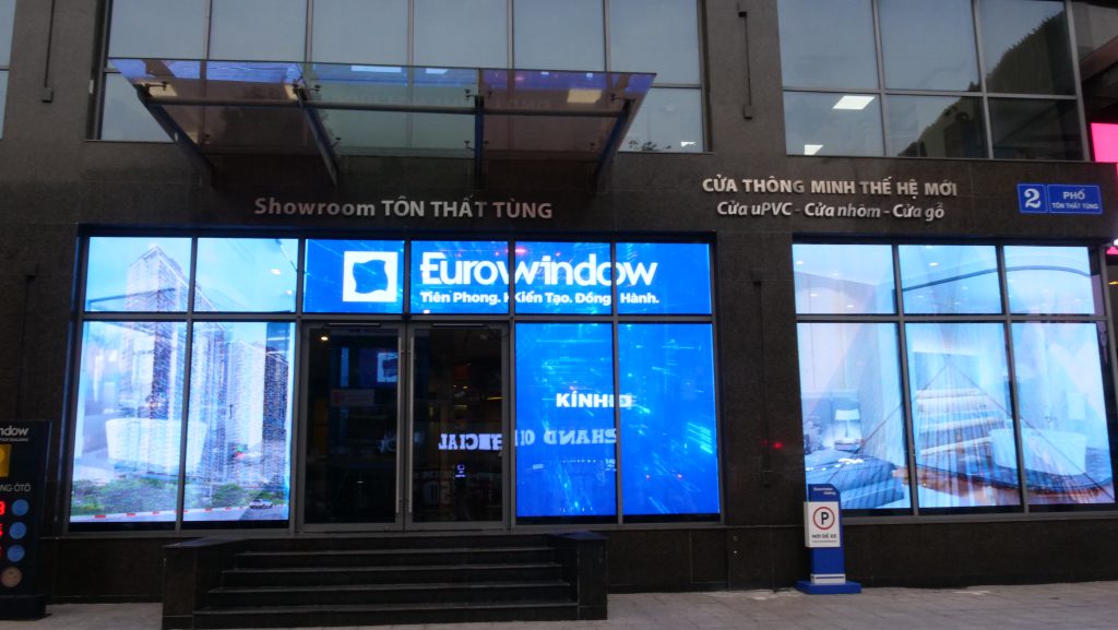 Màn hình LED trong suốt của Sunmax tại Showroom Eurowindow